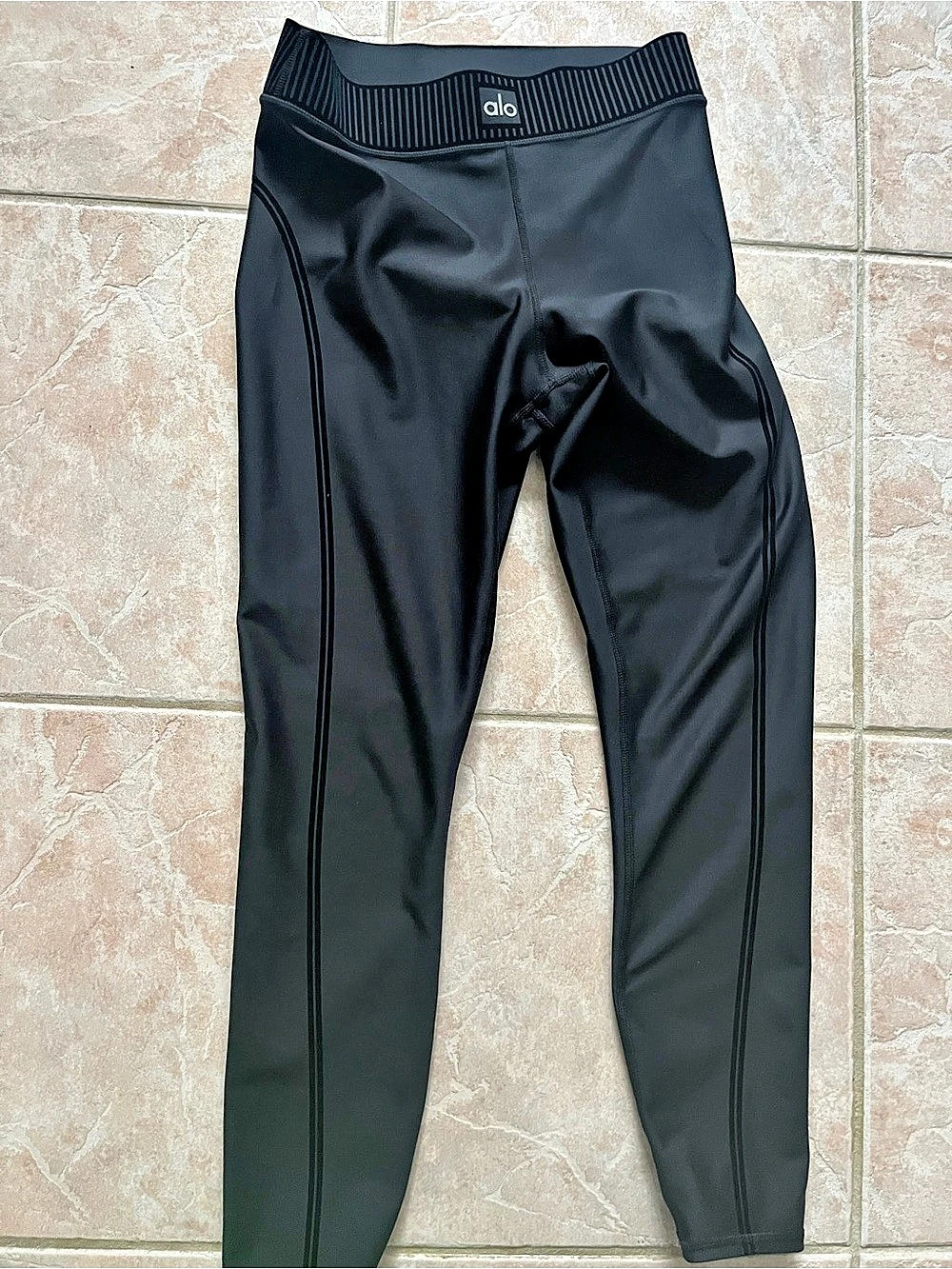 Alo Athletic Leggings in Black Like New
